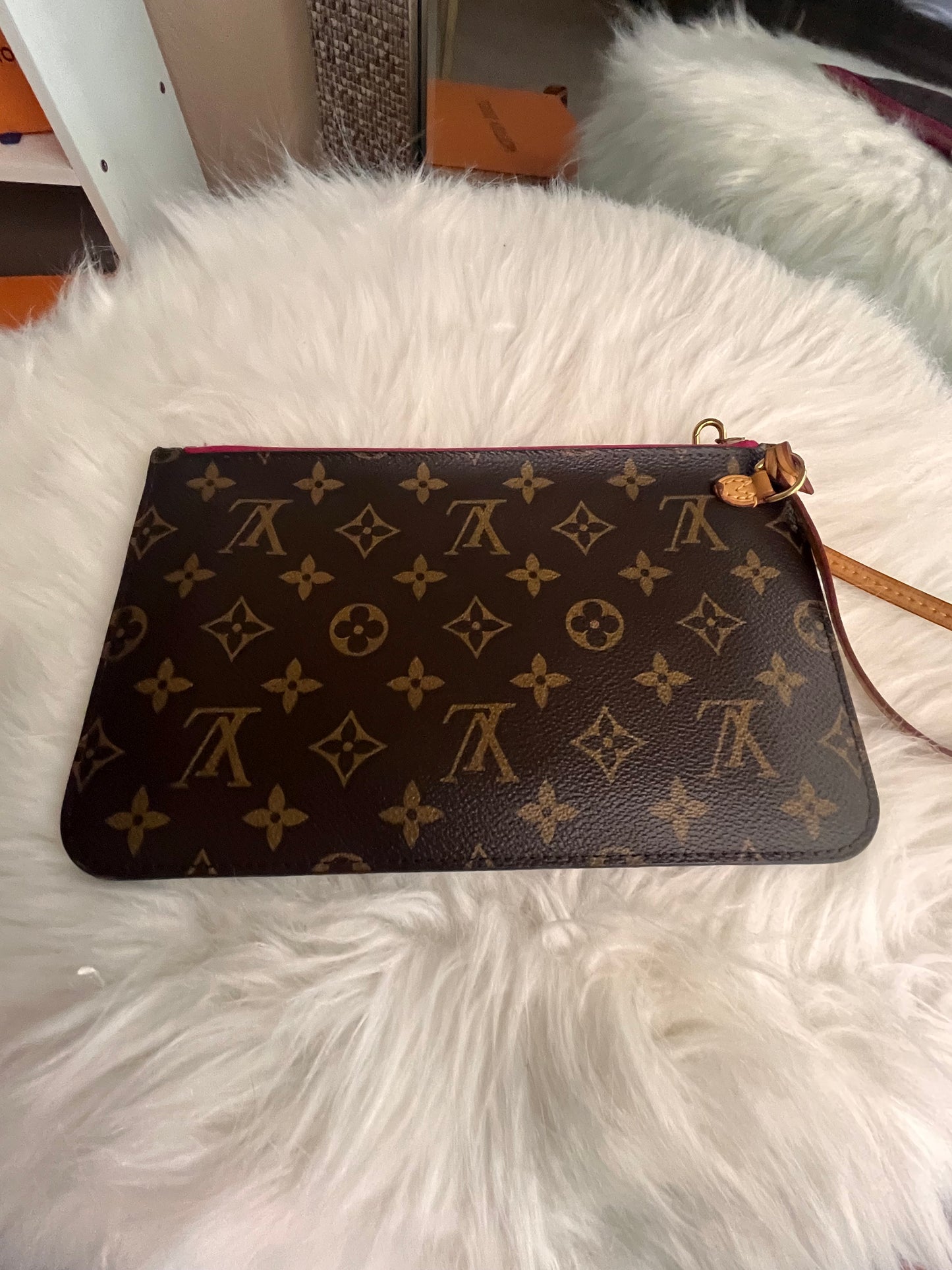 Neverfull MM Pouch Monogram