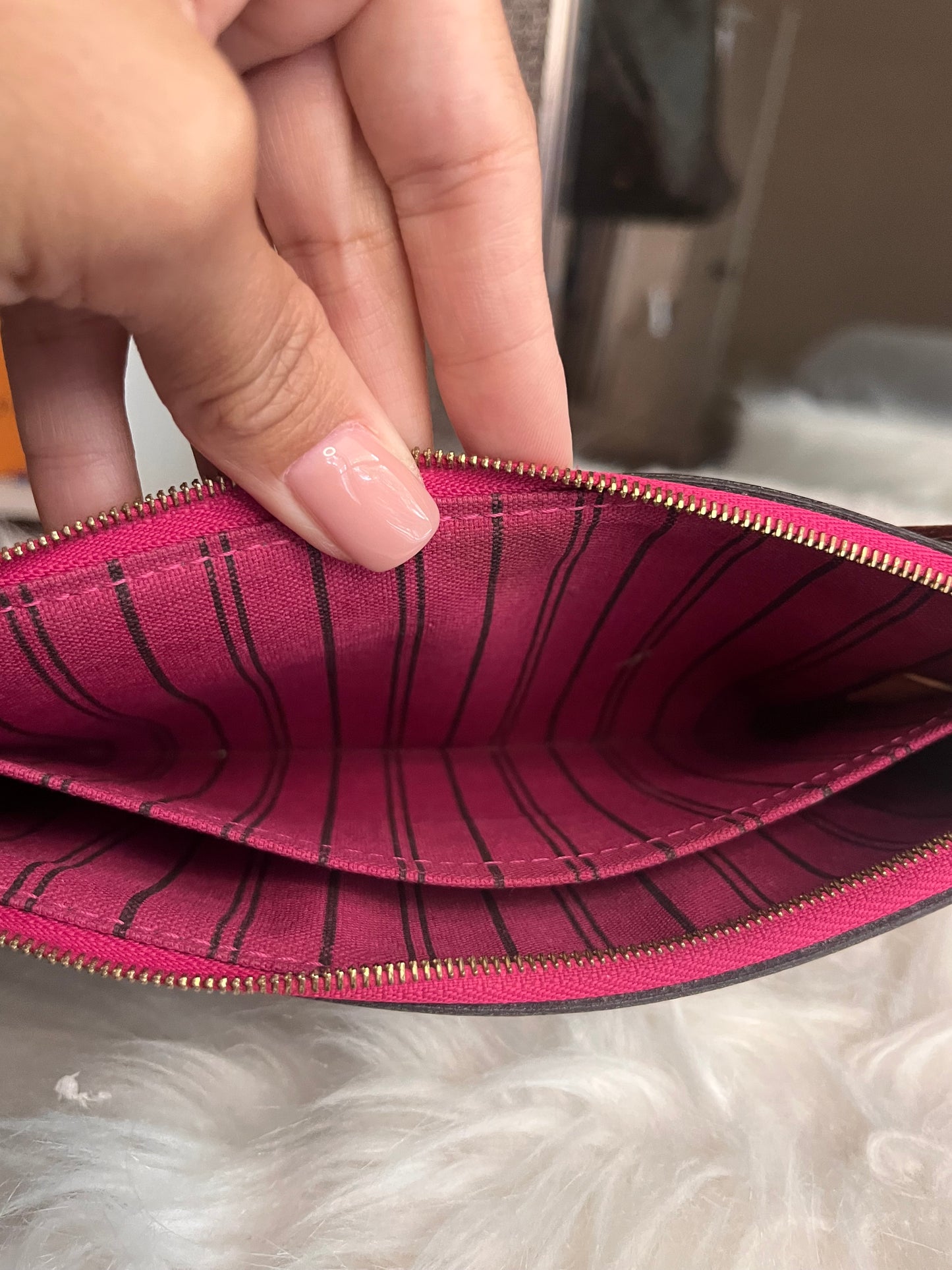 Neverfull MM Pouch Monogram