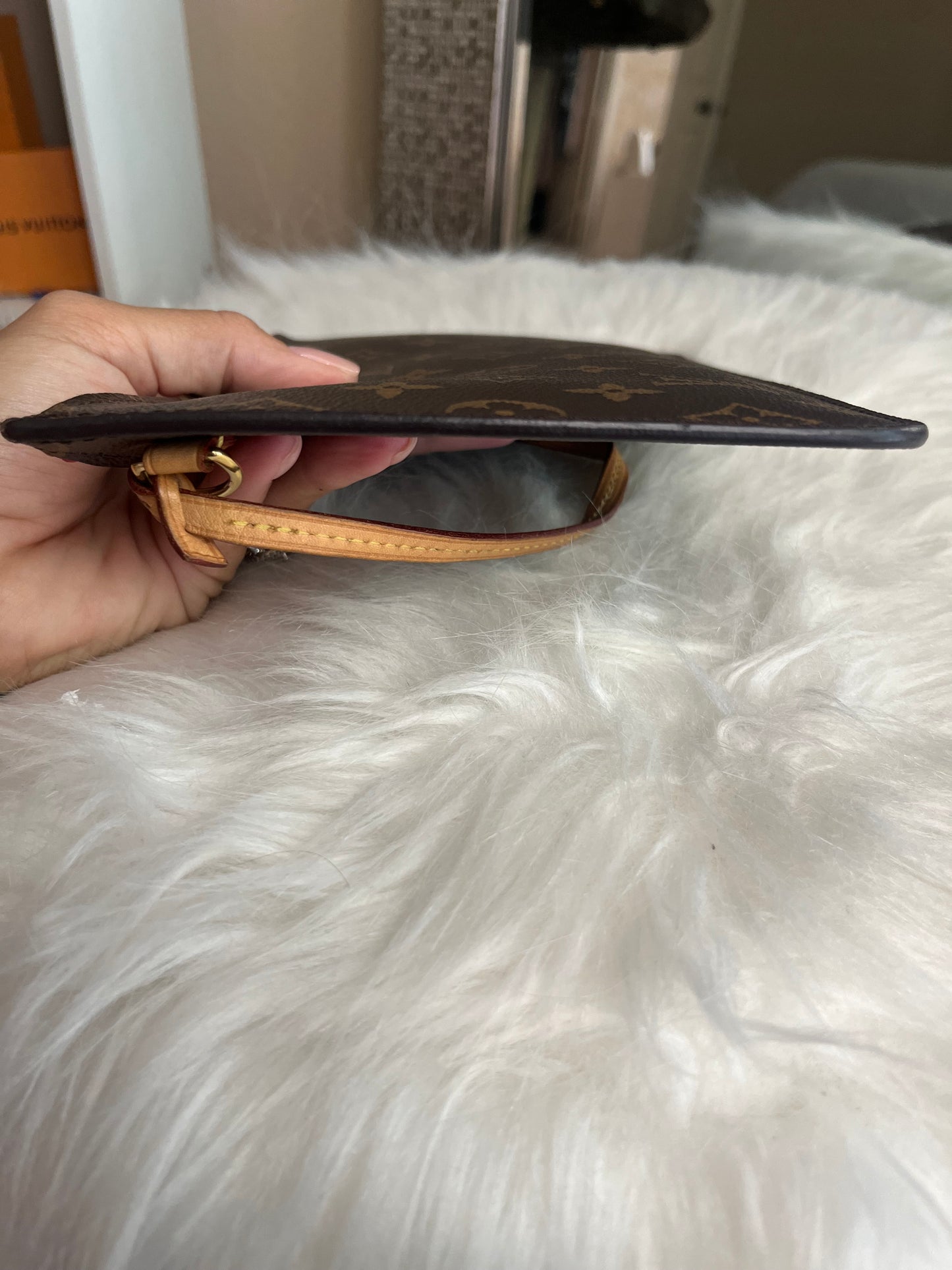 Neverfull MM Pouch Monogram