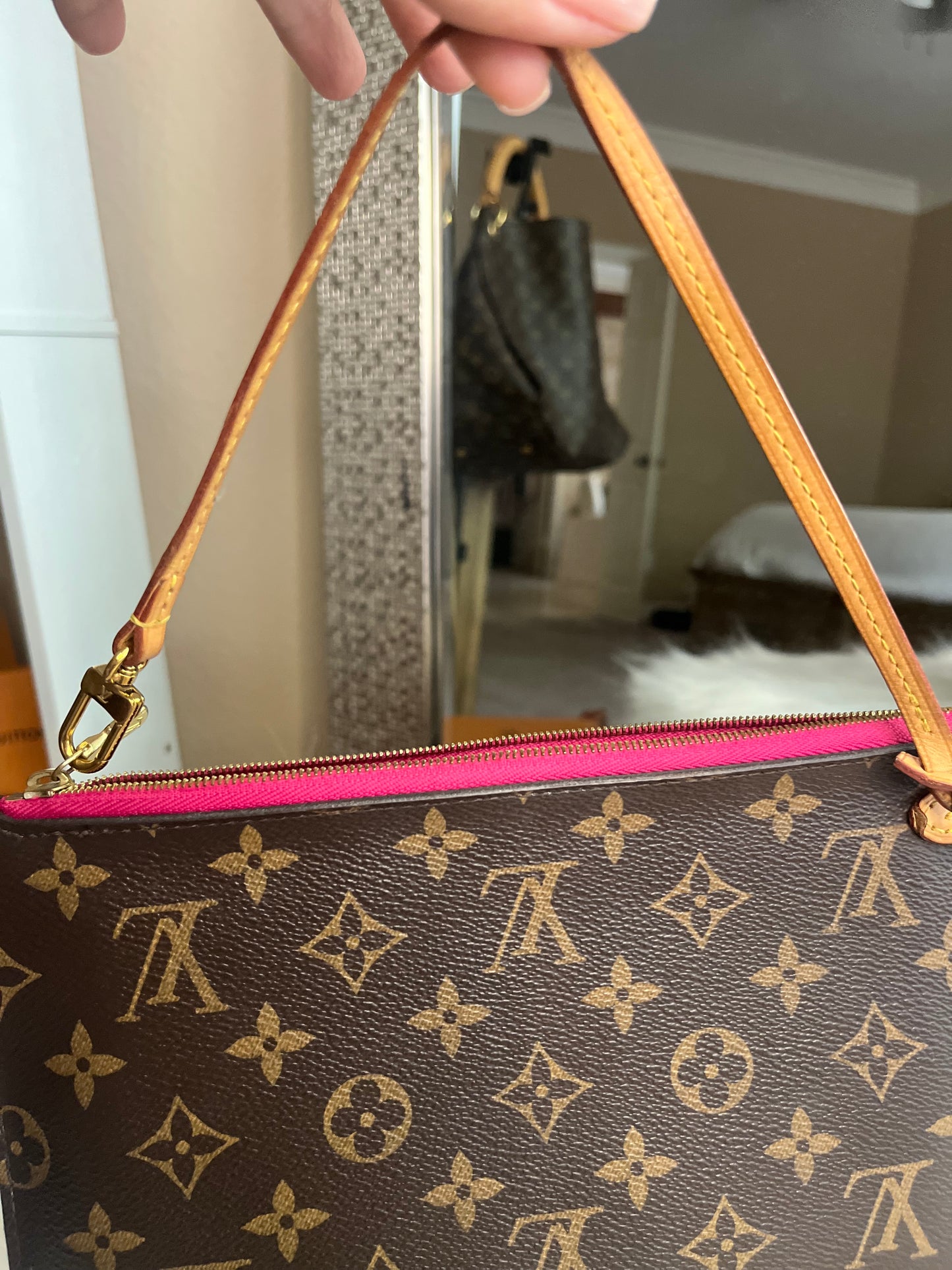 Neverfull MM Pouch Monogram